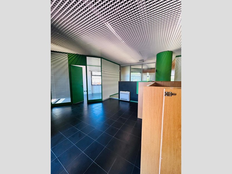 Ufficio in Affitto a Aulla, zona Pallerone, 1'400€, 150 m²
