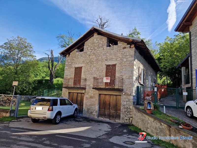 Casale in Vendita a Sonico, 65'000€, 230 m²