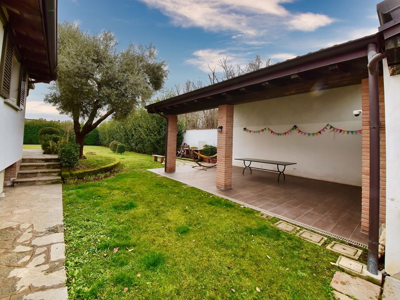 Villa in Vendita a Paderno Dugnano, 1'650'000€, 380 m²