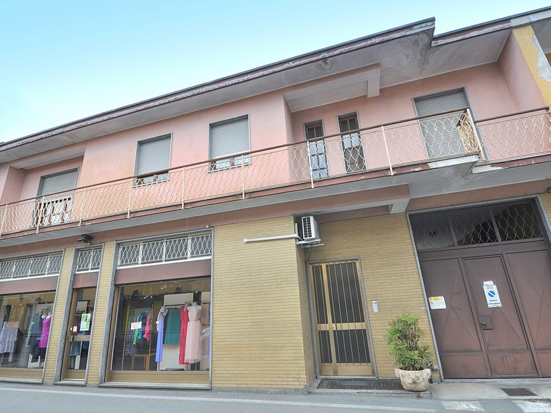 Casa Indipendente in Vendita a Inveruno, 390'000€, 438 m²