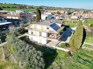 Appartamento in Vendita a Monsampolo del Tronto, 190'000€, 150 m²