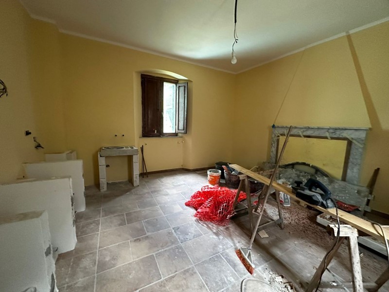 Casa Semi Indipendente in Vendita a Massa, zona Massa Ponente, 220'000€, 170 m²