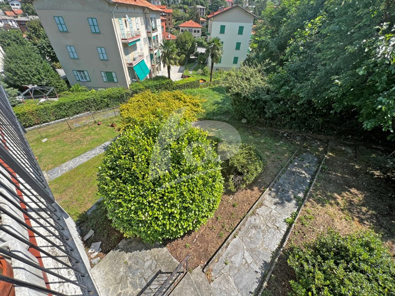 Casa Indipendente in Vendita a Laveno Mombello, 230'000€, 130 m², con Box