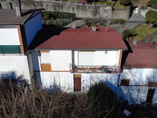 Casa Indipendente in Vendita a Laveno Mombello, 230'000€, 130 m², con Box