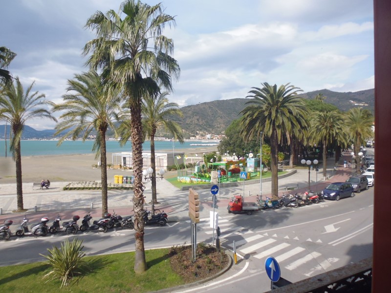 Appartamento in Affitto a Sestri Levante, 1'900€, 100 m², arredato
