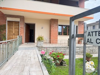 Appartamento in Affitto a Pietrasanta, 4'500€, 150 m², arredato
