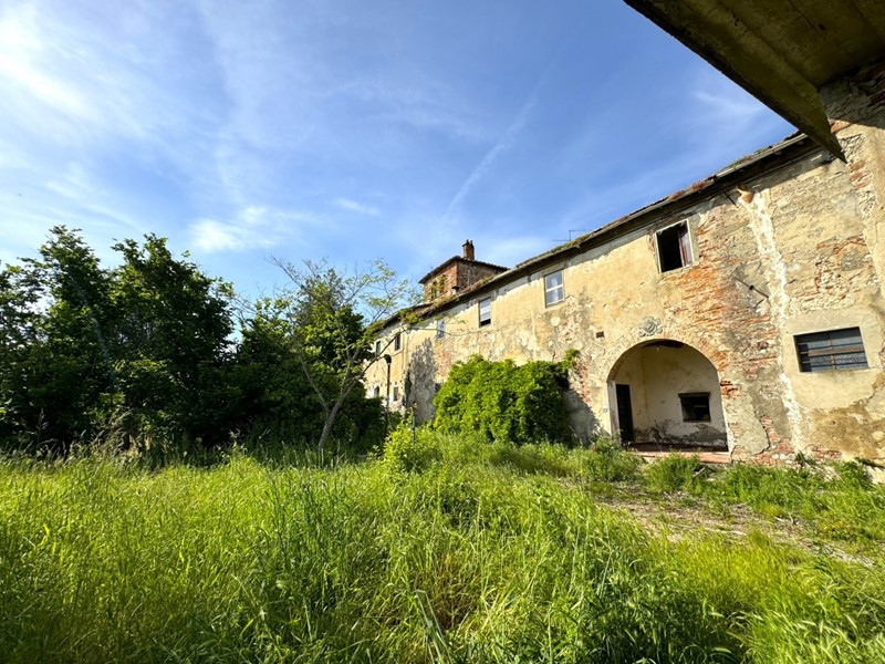 Casa Indipendente in Vendita a Prato, 980'000€, 1600 m²