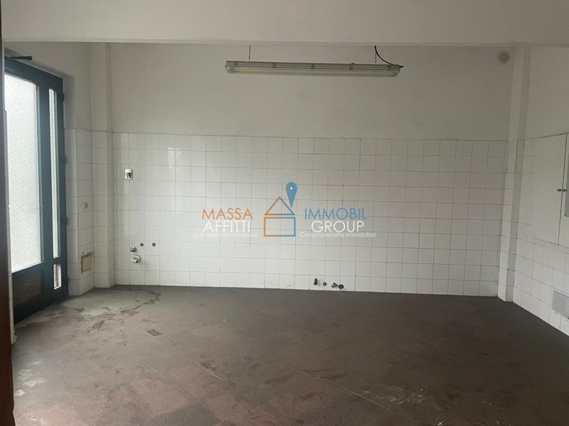 Immobile commerciale in Affitto a Massa, 1'100€, 100 m²