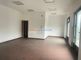 Immobile commerciale in Affitto a Massa, 1'100€, 100 m²