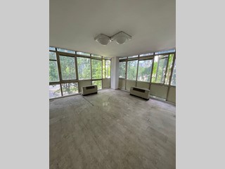 Ufficio in Vendita a Modena, 170'000€, 200 m², con Box