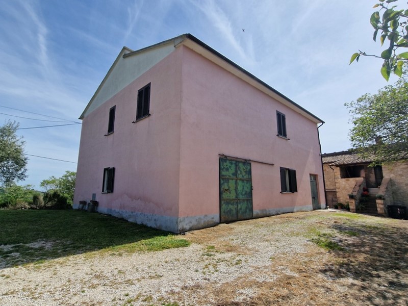 Casa Indipendente in Vendita a Lugnano in Teverina, 280'000€, 600 m², con Box