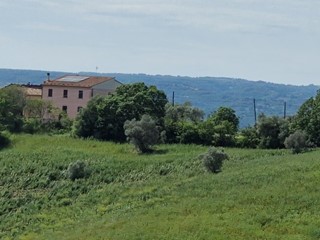 Casa Indipendente in Vendita a Lugnano in Teverina, 280'000€, 600 m², con Box