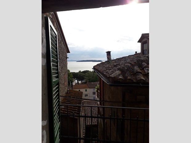 Appartamento in Vendita a Passignano sul Trasimeno, 135'000€, 130 m²