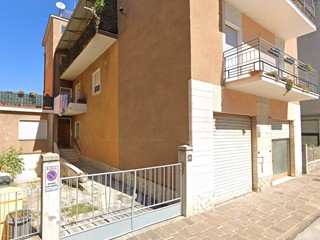 Immobile commerciale in Vendita a Fabriano, 65'000€, 100 m²