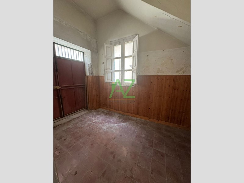 Casa Indipendente in Vendita a Belpasso, zona Centro, 105'000€, 130 m², con Box