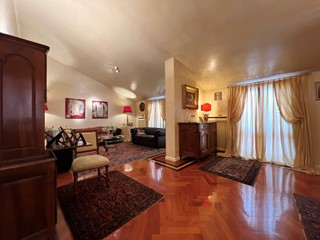 Quadrilocale in Vendita a Reggio Emilia, zona Centro storico, 270'000€, 100 m²