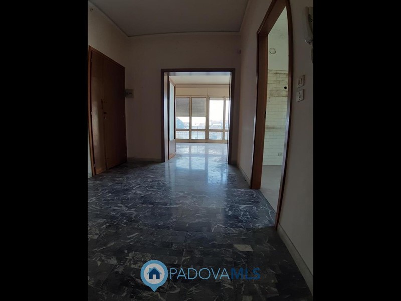 Appartamento in Vendita a Monselice, 170'000€, 181 m², con Box