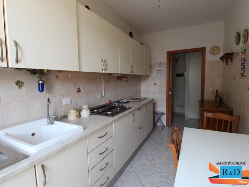 Quadrilocale in Vendita a Colle di Val D'Elsa, 170'000&euro;, 75 m², con Box