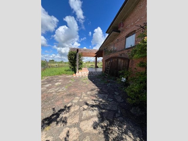 Villa in Vendita a Luni, zona Luni Antica, 449'000€, 240 m², con Box