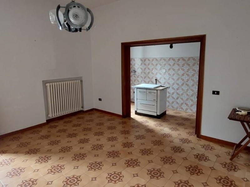 Casa Indipendente in Vendita a Empoli, zona Martignana, 250'000€, 150 m², con Box