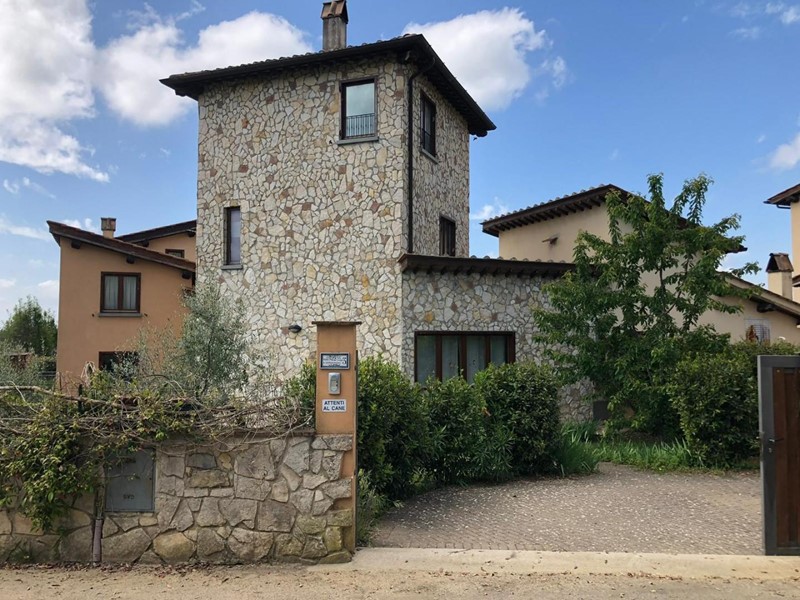Villetta a schiera in Vendita a Gaiole in Chianti, zona Monti, 310'000€, 170 m²