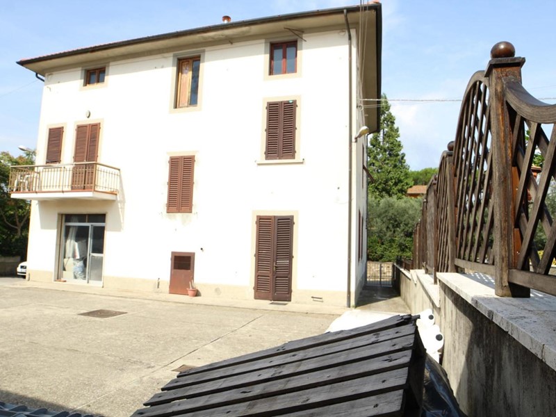Casa Indipendente in Vendita a Larciano, 250'000€, 320 m²