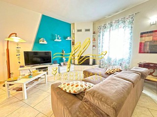 Casa Semi Indipendente in Vendita a Bibbona, 220'000€, 103 m², con Box