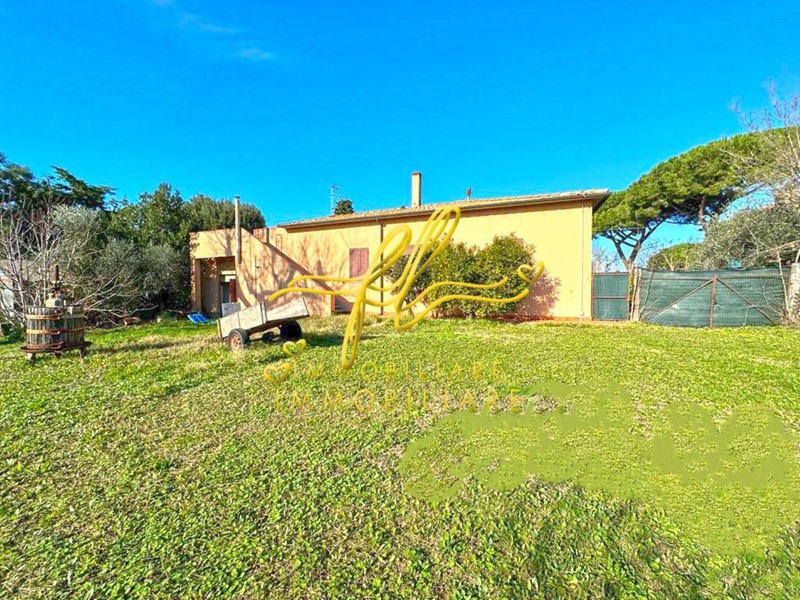 Villa in Vendita a Cecina, 450'000€, 150 m²