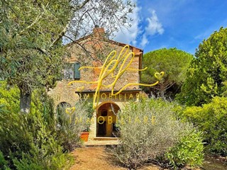 Casa Indipendente in Vendita a Guardistallo, 1'150'000€, 236 m²