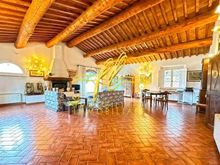 Villa in Vendita a Cecina, 900'000€, 300 m²