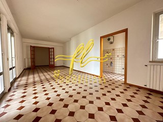 Quadrilocale in Vendita a Cecina, 198'000€, 130 m²