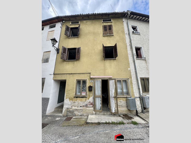 Casale in Vendita a Lugo di Vicenza, 23'000€, 95 m²