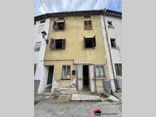 Casale in Vendita a Lugo di Vicenza, 23'000&euro;, 95 m²