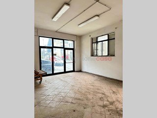 Magazzino in Vendita a Arezzo, 73'000€, 200 m²