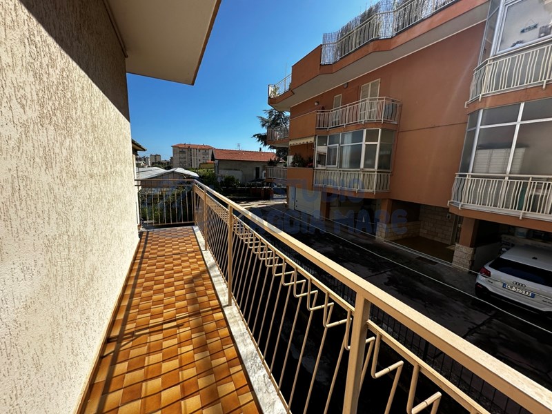 Bilocale in Vendita a Taggia, zona Arma Di Taggia, 130'000€, 40 m², arredato