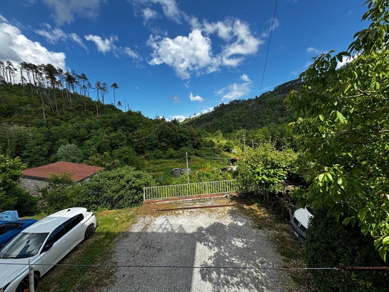 Casa Semi Indipendente in Vendita a Follo, zona Valdurasca, 115'000€, 120 m², con Box