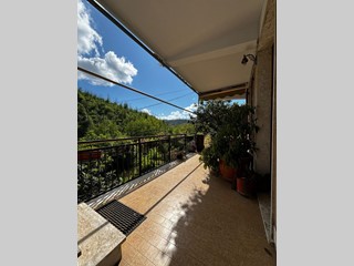 Casa Semi Indipendente in Vendita a Follo, zona Valdurasca, 115'000€, 120 m², con Box