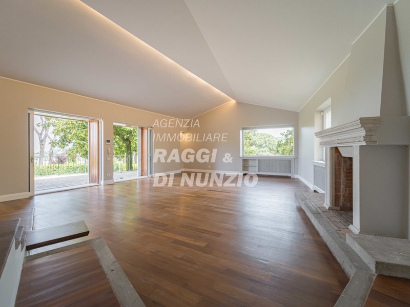 Appartamento in Vendita a Grottaferrata, 550'000€, 155 m²