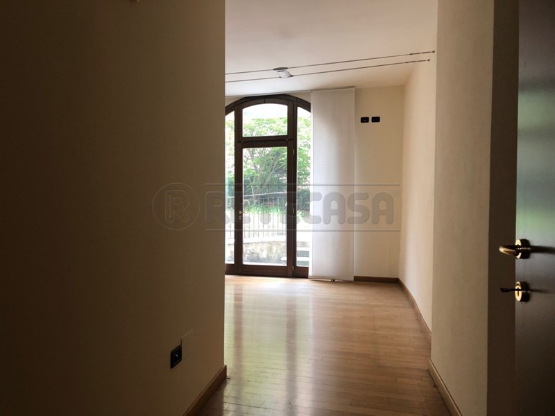 Ufficio in Vendita a Bassano del Grappa, 420'000€, 230 m²