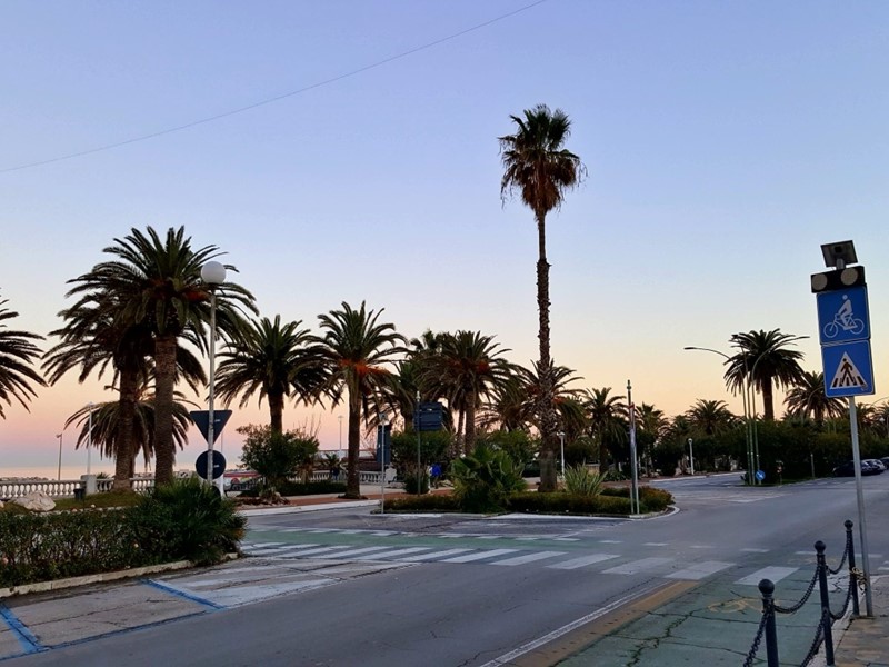 Attività commerciale in Vendita a San Benedetto del Tronto, 997 m²