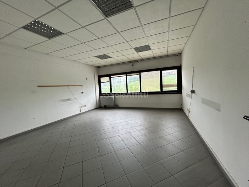 Ufficio in Affitto a Siena, 1'000€, 130 m²