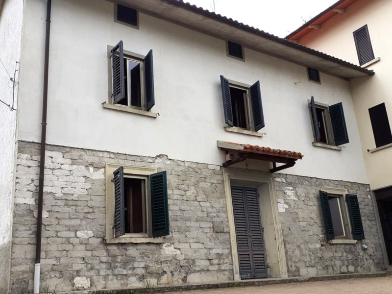 Casa Indipendente in Vendita a Vernio, zona Mercatale, 78'000€, 180 m²