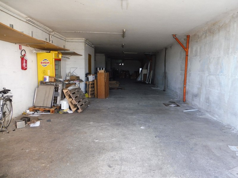 Magazzino in Affitto a Marostica, 700€, 250 m²
