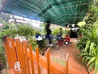 Magazzino in Vendita a Massa, zona Ronchi, 140'000€, 300 m²