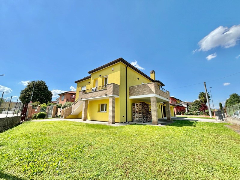 Villa in Vendita a Adria, 280'000€, 223 m²