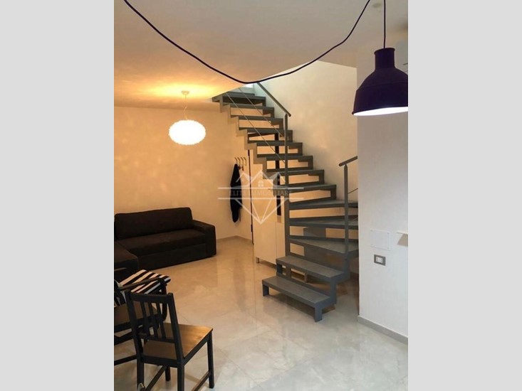 Appartamento in Vendita a Massa, zona Ronchi, 400'000€, 180 m², arredato