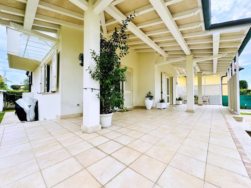 Casa Indipendente in Vendita a Pietrasanta, zona Marina di Pietrasanta, 1'950'000€, 240 m²