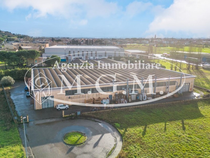 Capannone in Vendita a Calcinaia, 1'800'000€, 3000 m²