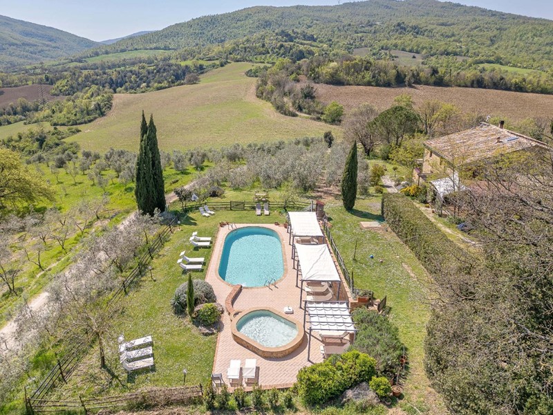 Casale in Vendita a Pomarance, 1'250'000€, 500 m², arredato