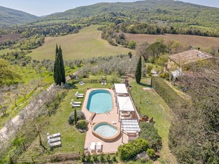 Casale in Vendita a Pomarance, 1'250'000€, 500 m², arredato